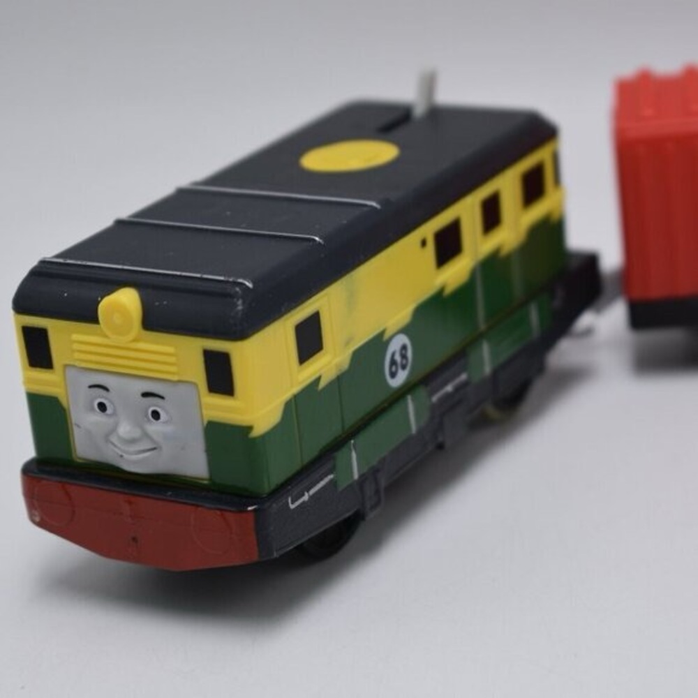 Philip 68 and Cargo Car Trackmaster Battery Operated Train Friends 2013 - Picture 4 of 12